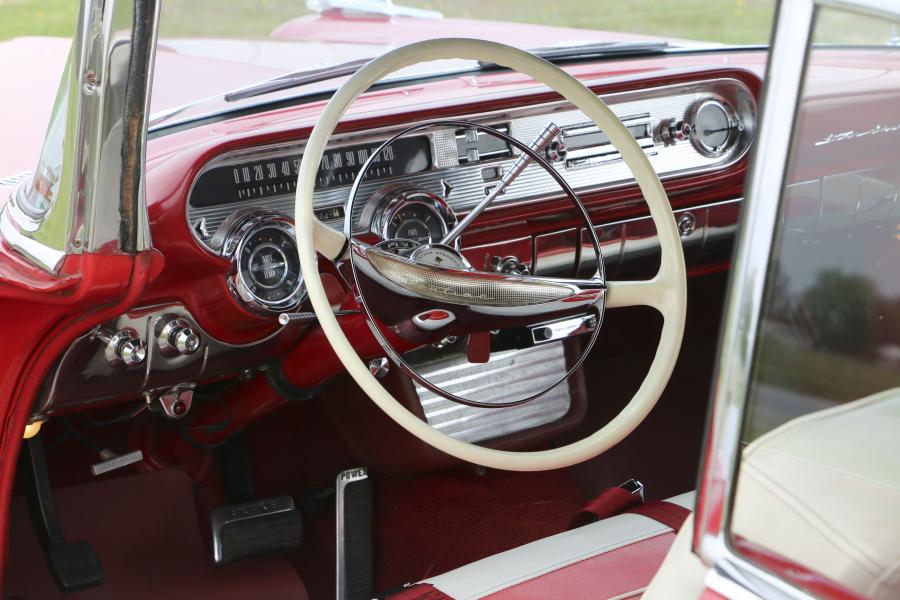 Интерьер Pontiac Star Chief Convertible (2867DTX) 1957 года  (фото 26 из 33)